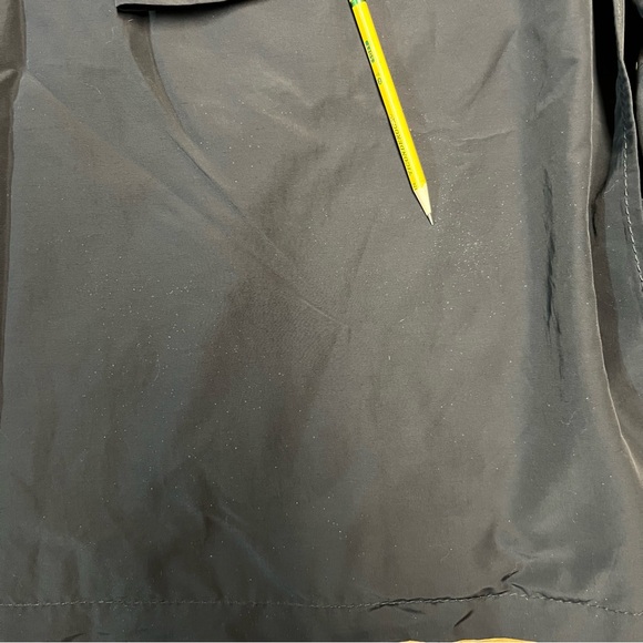 Burberry trench coat. - Picture 16 of 16